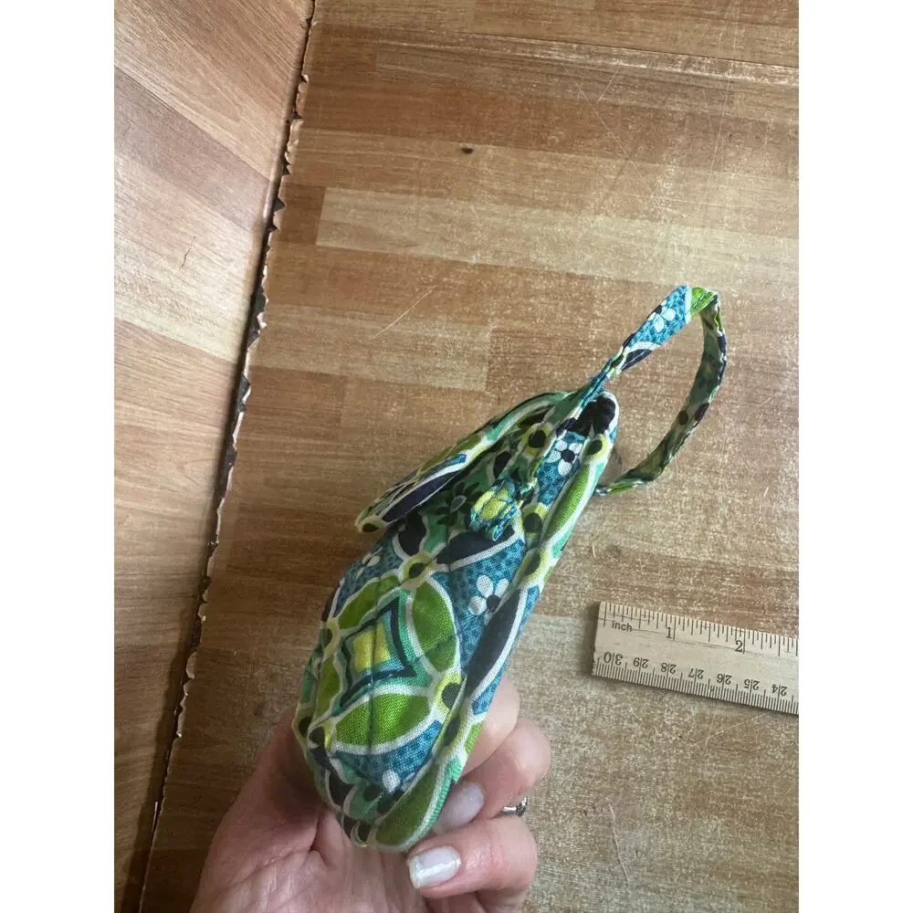 Retired Vera Bradley Tech Case / Clip-On Pouch in Daisy Daisy
